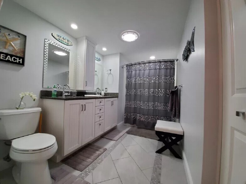 2nd bathroom - 1 E Grand Ave