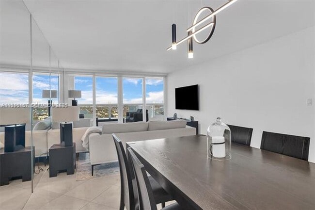 Building Photo - 1717 N Bayshore Dr