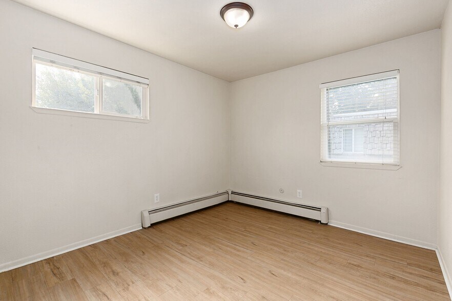 Building Photo - 405 E Thunderbird Dr
