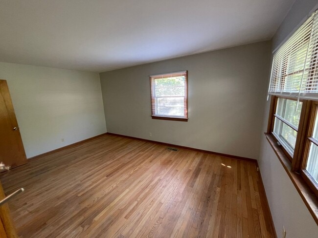 Building Photo - Three Bedroom Single Family Home in the Co...