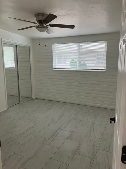 Building Photo - 2832 N Sparkman Blvd