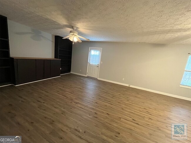 Building Photo - 865 Riverside Walk Crossing NE