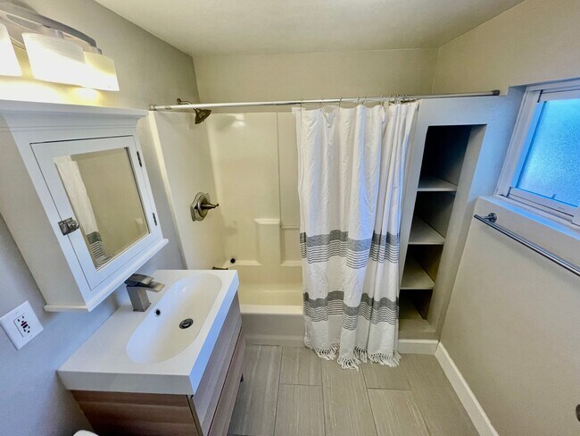 Building Photo - Prime Location! Modern 2BD/1 BA with A/C & EV Charging Steps from Mississippi