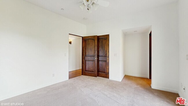 Building Photo - 3311 Deronda Dr