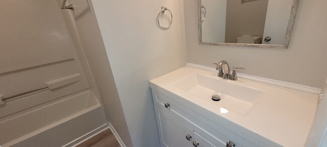 Building Photo - Clean 3 bedrooms, 2 baths, single garage w/remote control, and fenced yard!!