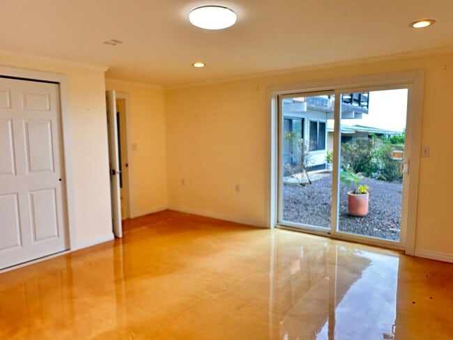 Building Photo - Kaumana Terrace Home
