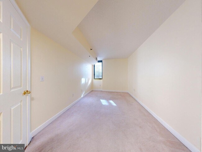 Building Photo - 1045 N Utah St