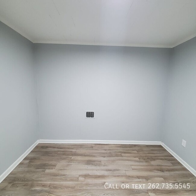 Building Photo - Freshly Updated 1 Bed 1 Bath Apartment in ...