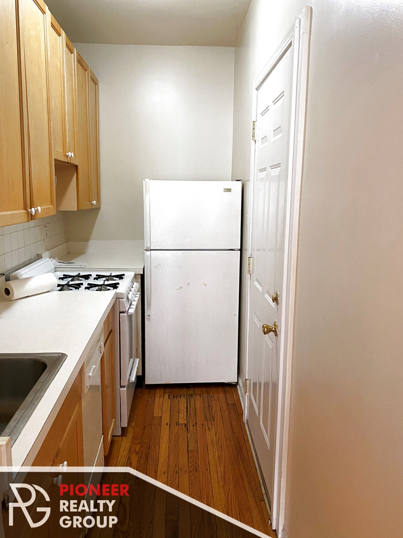 Building Photo - 3921 N Pine Grove Ave