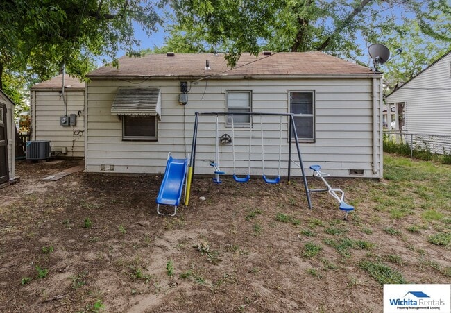 Building Photo - 3 Bedroom 1 bathroom House