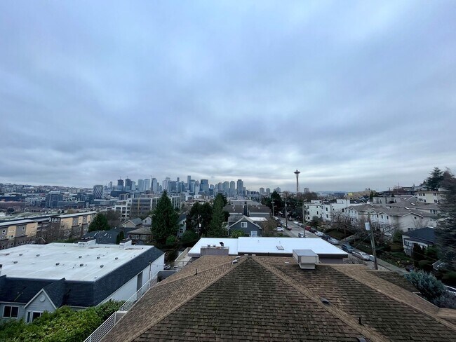 Building Photo - 1312 6th Ave N