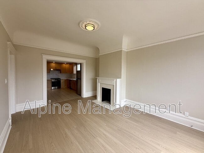 Building Photo - 272 4th Ave