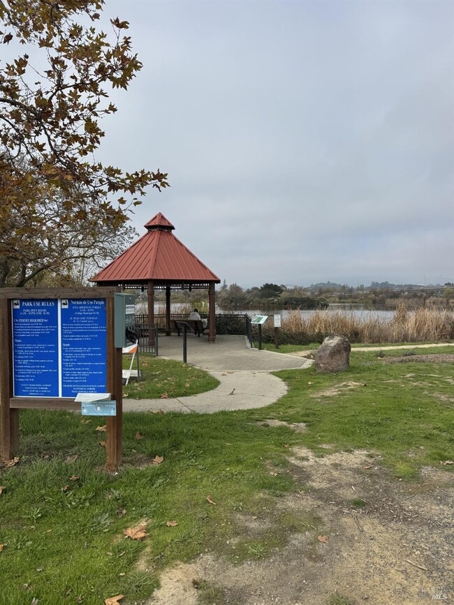 Building Photo - 33 Lakeview Ct