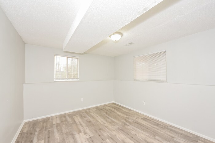 Building Photo - 110 Compass Ln