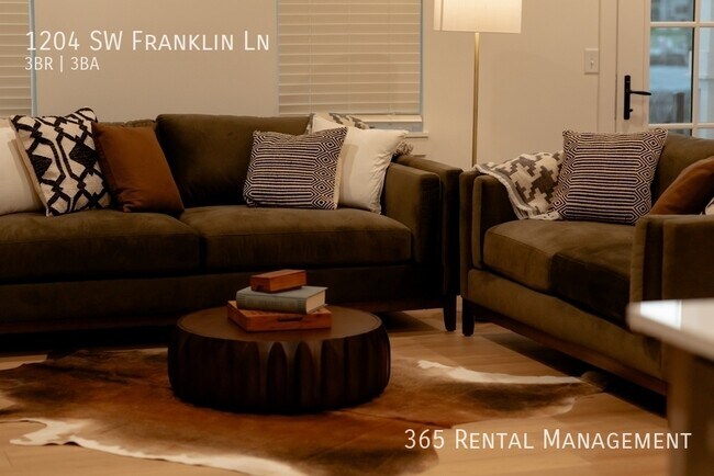 Building Photo - 1204 SW Franklin Dr