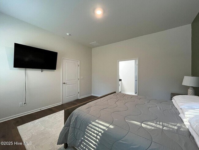 Building Photo - 742 Carnegie court