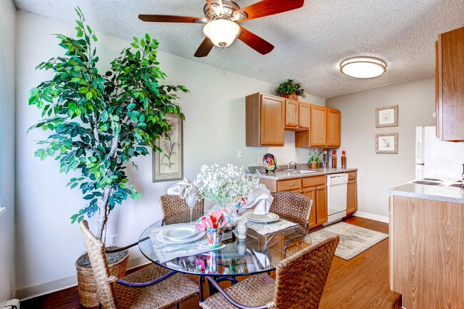 Building Photo - Greentree Village Apartments