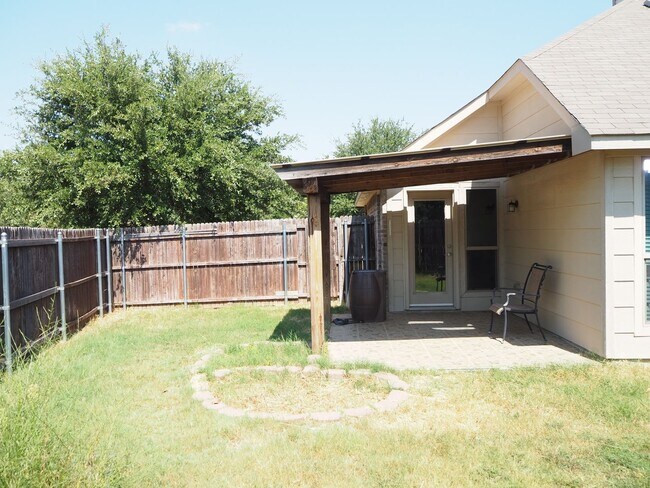 Building Photo - 3 Bed 2 Bath in Denton