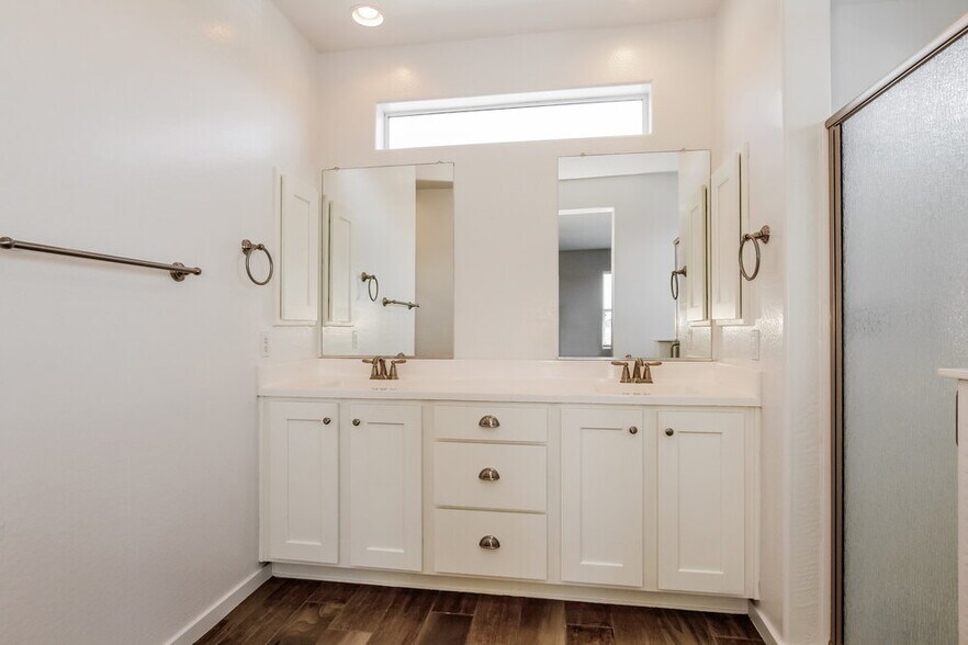 Building Photo - 2664 S Santa Rita