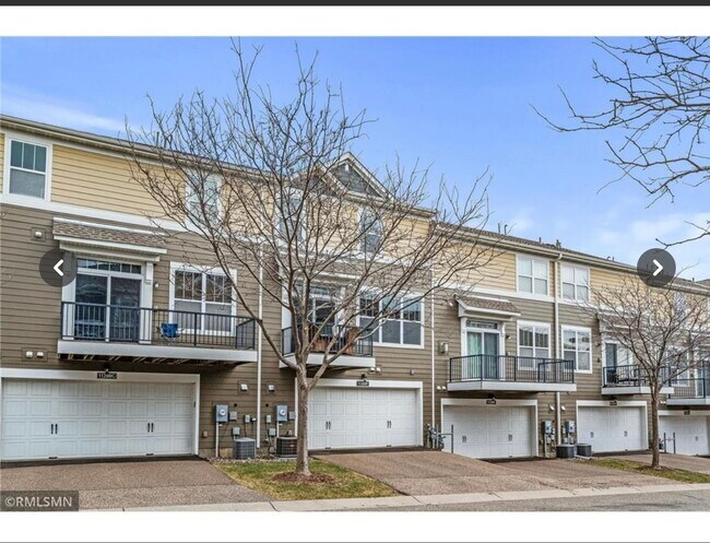 Building Photo - 11280 Sand Castle Dr