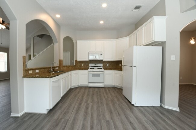 Building Photo - 20939 Jessica Rose Ln