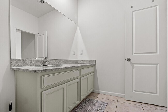 Building Photo - 1826 Lake Cove Dr