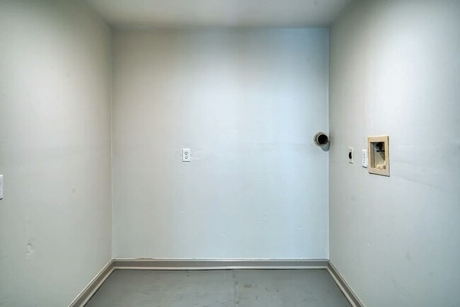 Building Photo - 2423 S 51st Ct