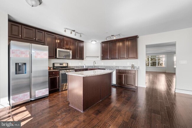 Building Photo - 22926 Spicebush Dr