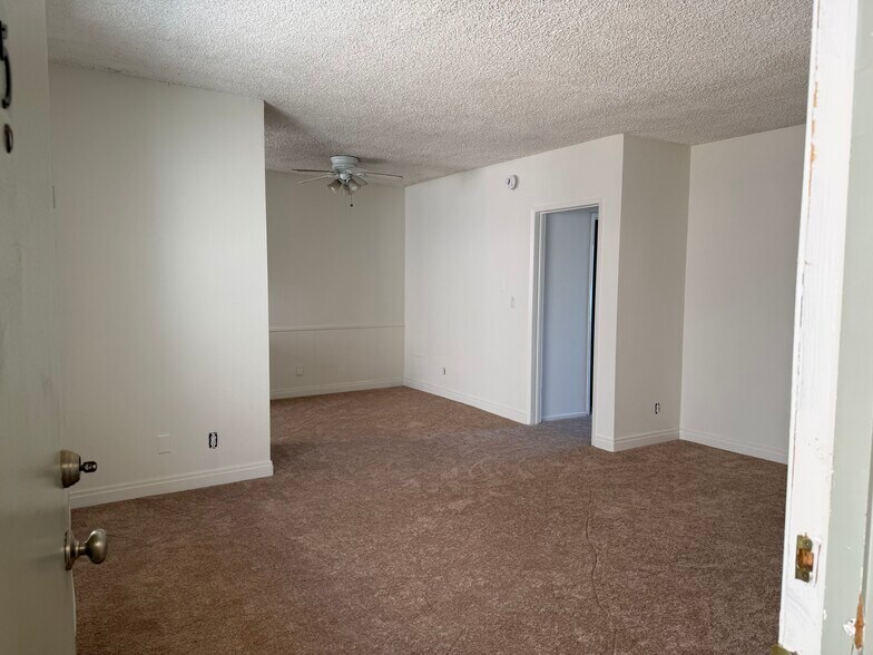 Building Photo - 22515 Del Valle St