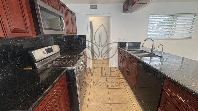 Building Photo - 1444 E Colton Ave