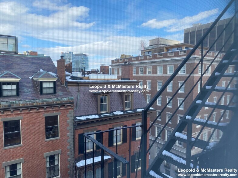 Building Photo - 24 Mt Vernon St