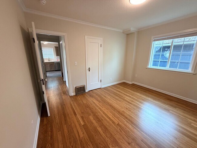 Building Photo - Newly Remodeled 3 bedroom/2 bath Craftsman in Kenton
