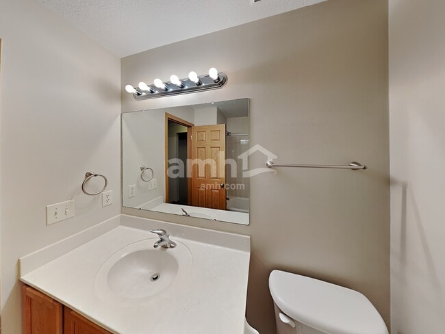 Building Photo - 6213 Home Park Dr