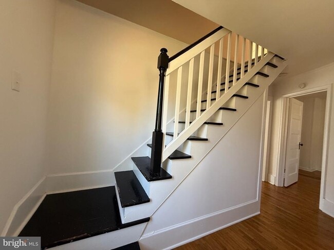 Building Photo - 820 Ridgeview Rd