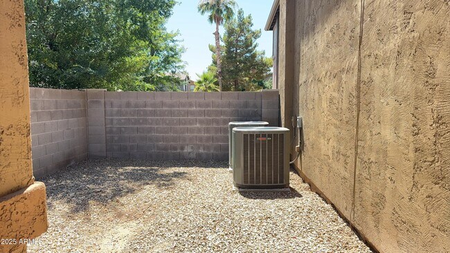 Building Photo - 3915 E Morelos St