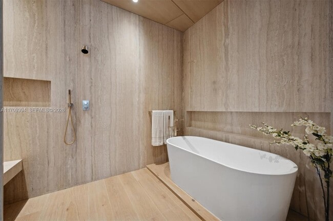 Building Photo - 424 W Rivo Alto Dr