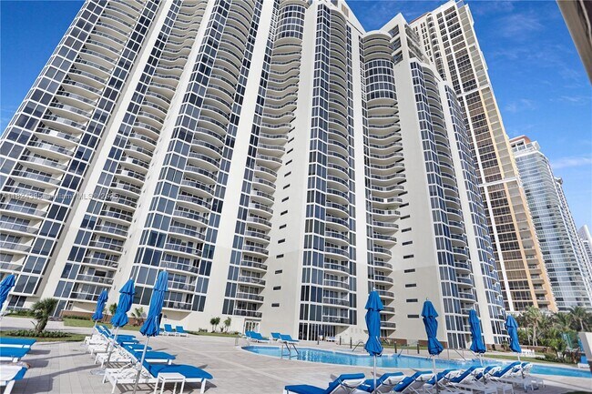 Building Photo - 17555 Collins Ave