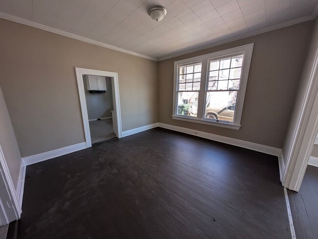 Building Photo - Spacious 3/4 Bedroom