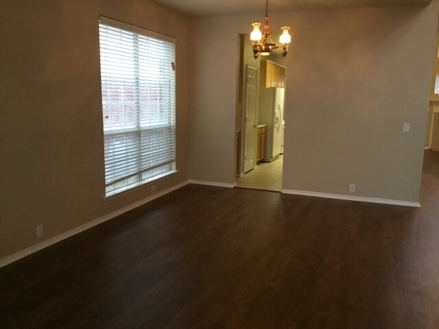 Building Photo - 4008 Double Oak Dr