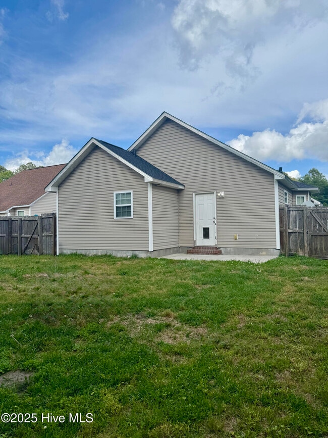 Building Photo - 302 Mattocks Ave
