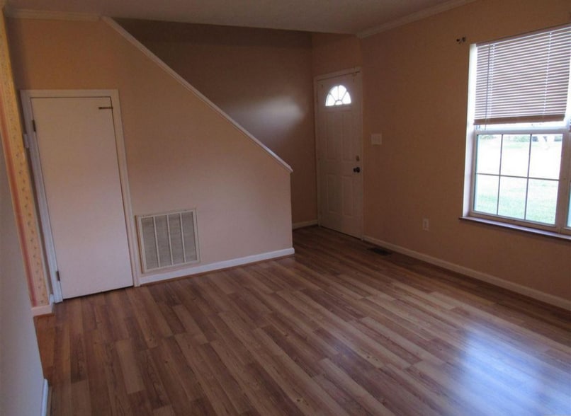 Building Photo - 1029 Bluebird Ln