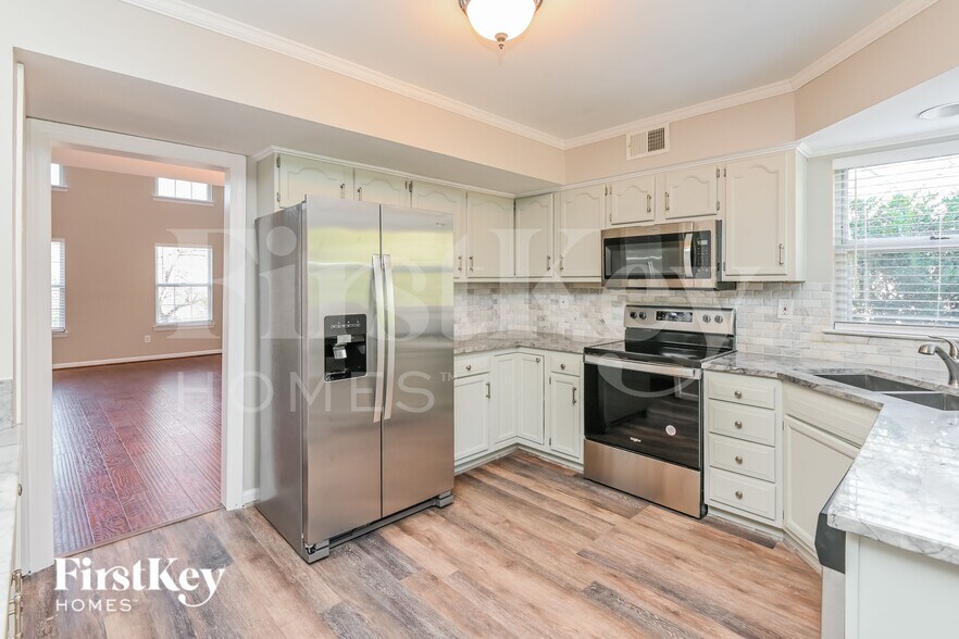 Building Photo - 10706 Trumble Ln