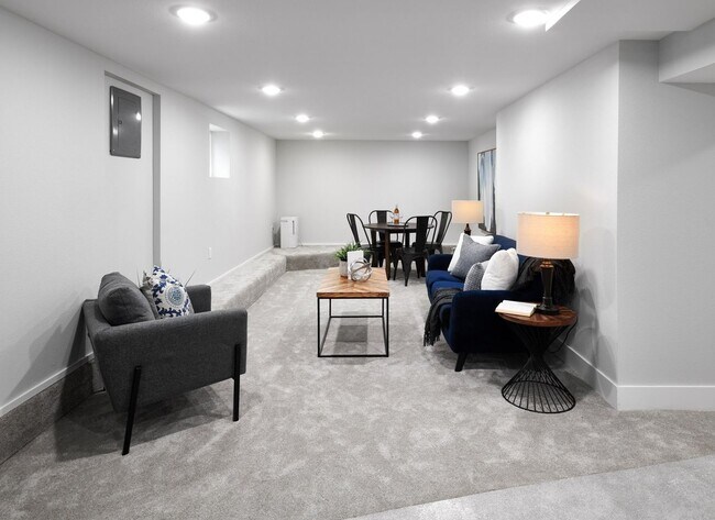 Building Photo - 4 Bed, 3 Bath Remodeled Home Near Mt Tabor Park!
