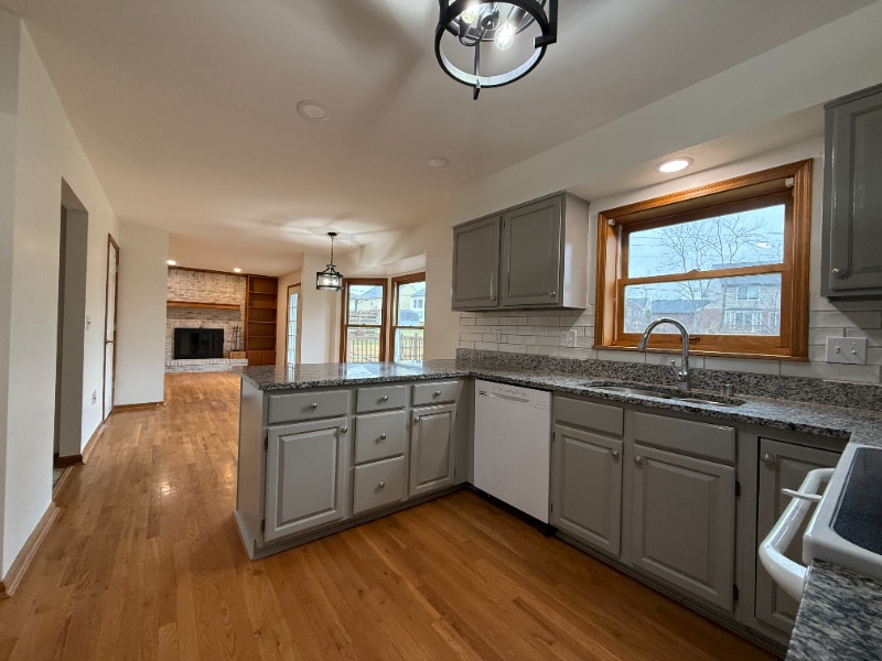 Kitchen - 10255 Cedarwood Dr
