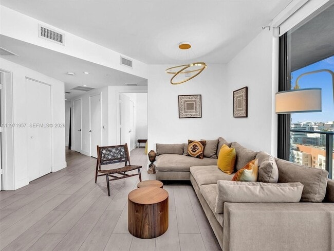 Building Photo - 121 NE 34th St