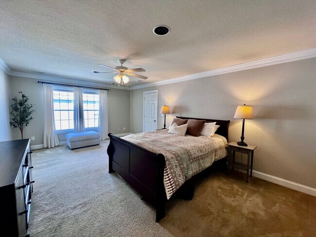 Building Photo - Charming Home Near Town Center VB with Lar...