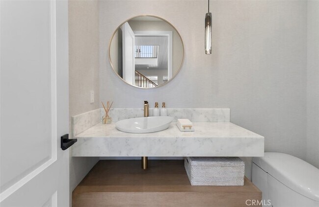 Building Photo - 2401 Bayshore Dr