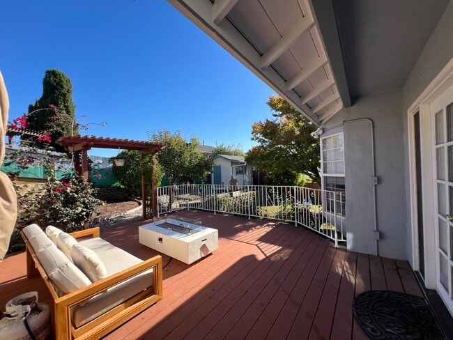 Building Photo - 3833 Brookdale Blvd