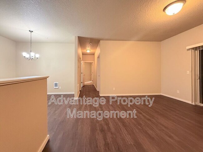 Building Photo - 537 Catron St S