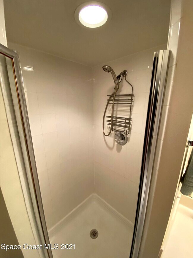 Building Photo - 603 Shorewood Dr